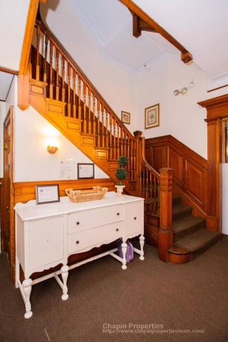 Pvt Room, St Marys, Fenway, Longwood, Green Line in 布魯克林