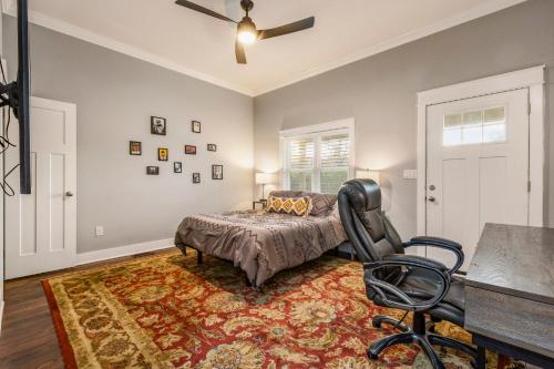 Highlands Home With Garage in Louisville, USA