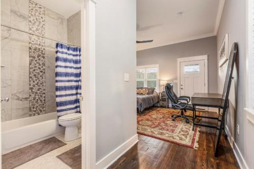 Highlands Home With Garage in Louisville, USA