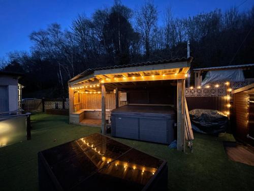 Amazing Alps and Loch views - HOT TUB and pet friendly in 阿羅查