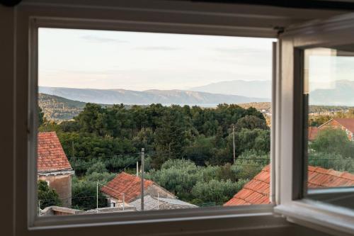 Villa Estelle, Timeless Design in Ancient Stone