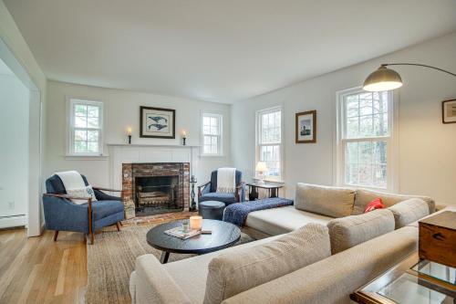 Unwind Fireside! Chatham Home 3 Mi to Main Street
