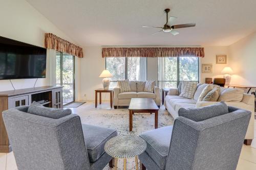 Sunny Sarasota Oasis with Lanai and Community Pool!