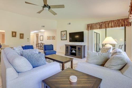 Sunny Sarasota Oasis with Lanai and Community Pool!