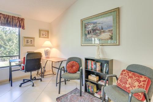 Sunny Sarasota Oasis with Lanai and Community Pool!