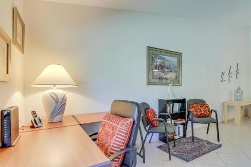 Lanai and Community Pool Access Sarasota Oasis! in Sarasota, USA