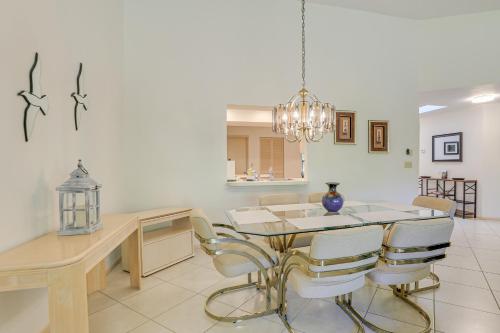 Lanai and Community Pool Access Sarasota Oasis! in Sarasota, USA