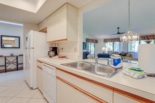 Sunny Sarasota Oasis with Lanai and Community Pool!