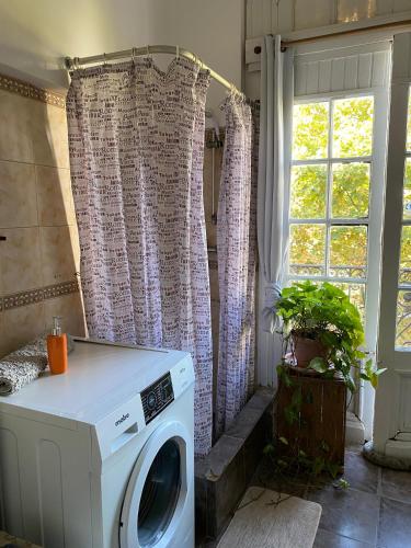 Standard Double Room with Shared Bathroom image 7