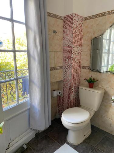 Standard Double Room with Shared Bathroom image 5