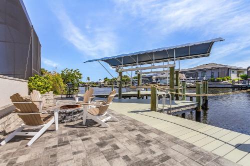 Gulf Access, Putting Green, Outdoor Kitchen, Heated Pool & Spa & MORE! - Villa Captain's Quarters in Matlaša (FL)