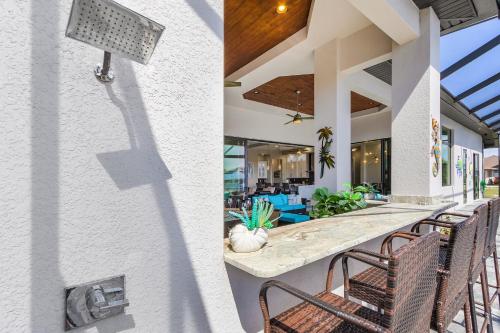 Gulf Access, Putting Green, Outdoor Kitchen, Heated Pool & Spa & MORE! - Villa Captain's Quarters in Matlaša (FL)