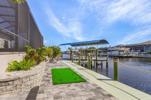 Gulf Access, Putting Green, Outdoor Kitchen, Heated Pool & Spa & MORE! - Villa Captain's Quarters in Matlaša (FL)