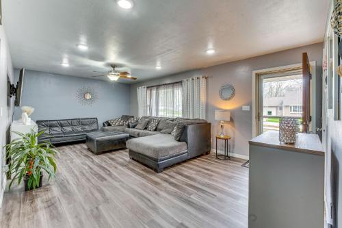 Newly Remodeled Home in Storm Lake w/ Private Yard in Storm Järv (IA)