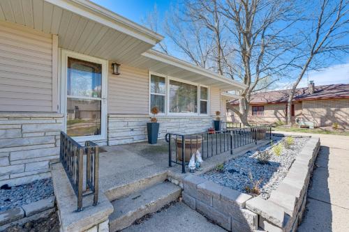 Newly Remodeled Home in Storm Lake w/ Private Yard in Storm Järv (IA)