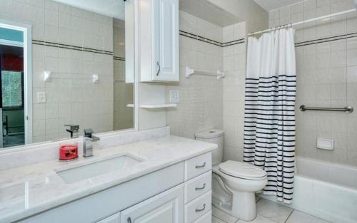 1255-202 Steps From the Bay with Pool Views in Sarasota, USA