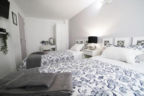 Twin Room image 2