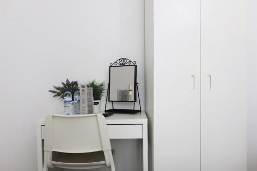 Twin Room image 3