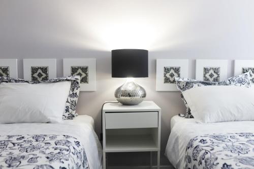 Twin Room image 5