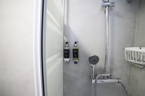 Twin Room image 6
