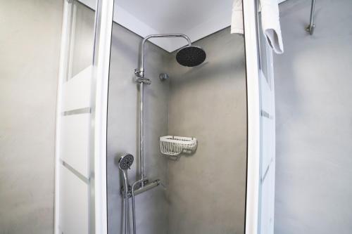 Twin Room image 7