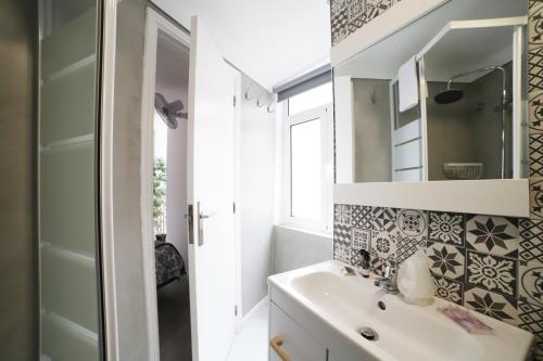 Twin Room image 8
