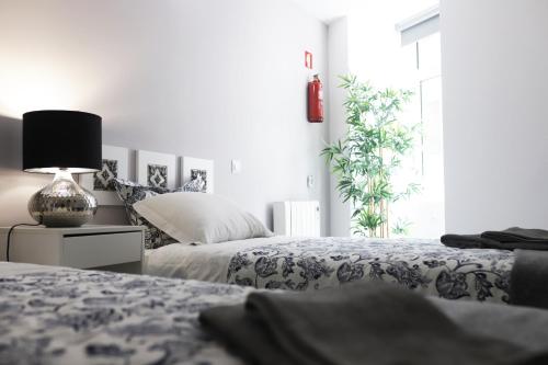 Twin Room image 10