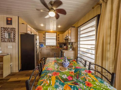 ห้องครัว, TAHITI - Taharuu Bungalow Surf Hoe in ปาปารา