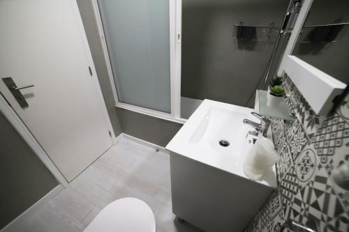 Classic Quadruple Room image 3