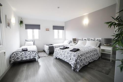 Classic Quadruple Room image 5