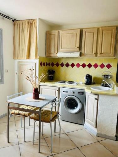 Le Studio Cosy *Place du village in Les Salles-Sur-Verdon