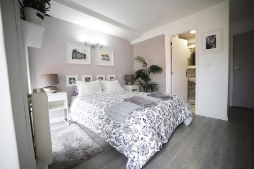 Double Room image 6