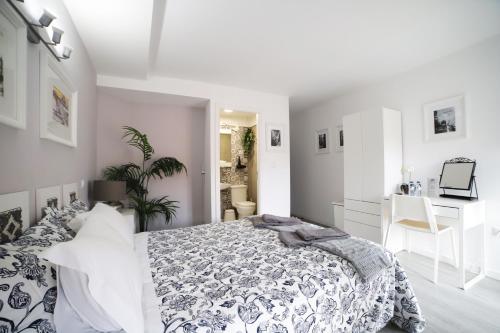 Double Room image 9