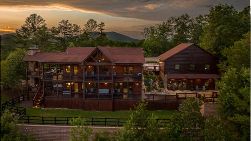 Long View Lodge in Mineral Bluff, USA