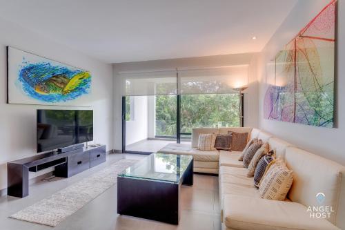 2BR Private Terrace & Beach Access image 7