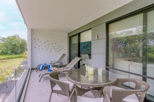 2BR Private Terrace & Beach Access image 9