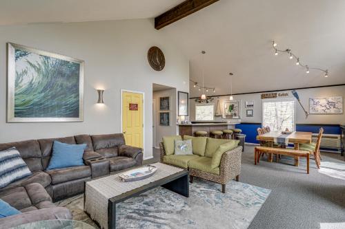 1 Mi to Margaritaville Resort Osage Beach Home!