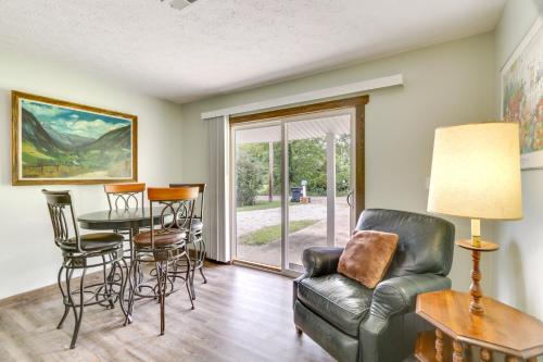 Cottage with Yard and Grill about 21 Mi to Hocking Hills! in Nelsonville, USA