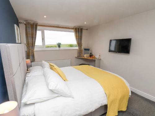 Castle View - image 11