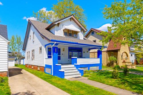 ทัศนียภาพภายนอกโรงแรม, The Sapphire Haven - Your Old Brooklyn Oasis Awaits Families, Couples, Business Travelers Near Downt in บรู๊คลิน (โอเอช) 