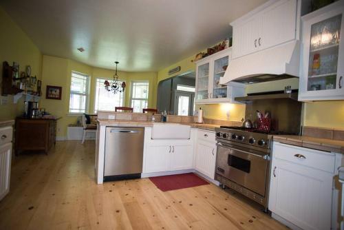 Yosemite Firehouse Inn in Bootjack (CA)