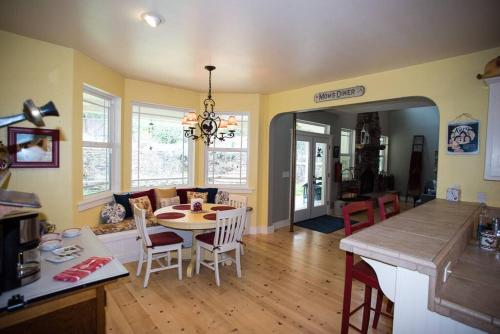 Yosemite Firehouse Inn in Bootjack (CA)