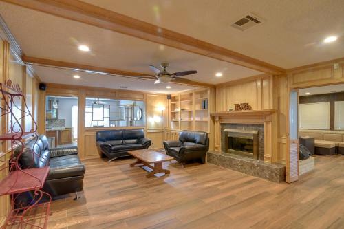 Lake Access & Pool: Spacious Freeport Home! in Oyster Creek (TX)