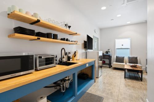2 bedrooms, 9 beds