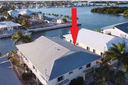 Easy Ocean Access 30' Dock - House - Private Club w/ Heated Pool and Sandy Beach