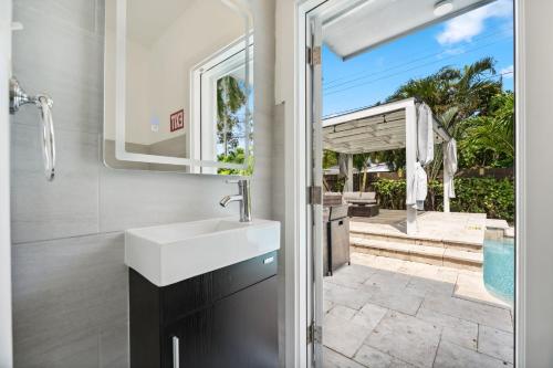 Private pool paradise in FL! in Hollywood, USA