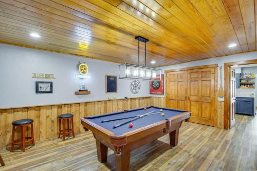 Lakefront Cedar Creek Home with Dock and Game Room! in Gun Barrel City, USA