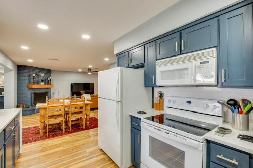 Cedar Creek Lakefront Home with Dock and Game Room! - image 12