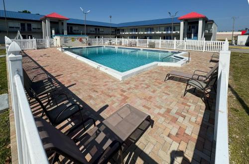 Studio 6-Englewood FL - image 6