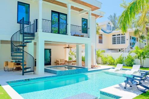 Tropical Gulf View Estate - Anna Maria, FL
